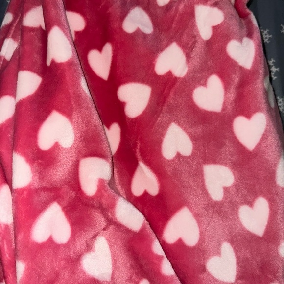 💕💕Pink heart valentines day blanket 💕💕 - Picture 2 of 4